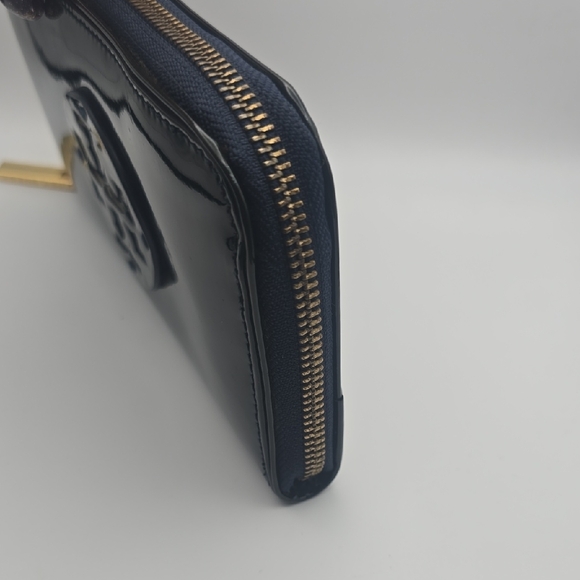 Tory Burch Shinny PVC Black & Blue W/ Gold Hardware Zip Around Wallet (EUC)✨️🖤✨ - Picture 4 of 7